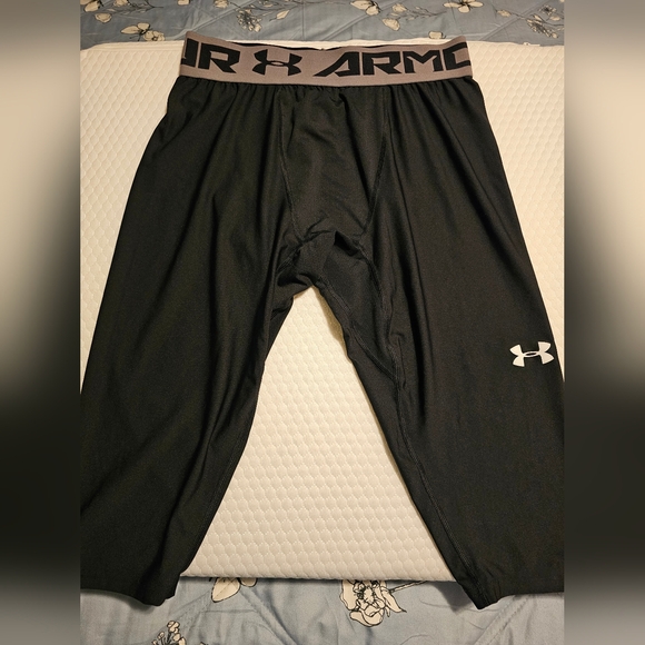 Under Armour Black Athletic Compression Shorts - Picture 1 of 5